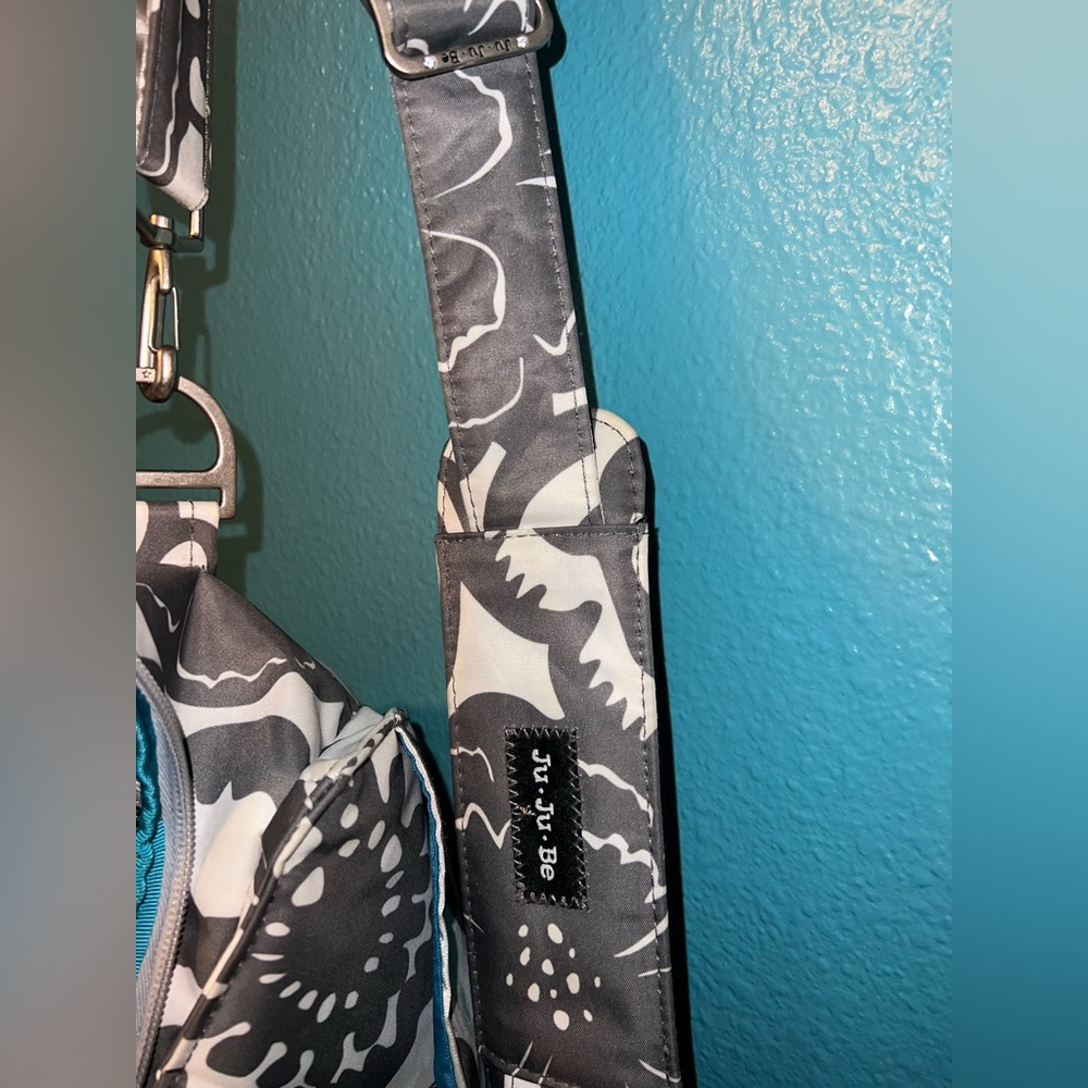 Juju be Be Prepared Frosted Blossoms Diaper Bag. Gorgeous, Excellent Preowned!🚼 - Picture 7 of 12